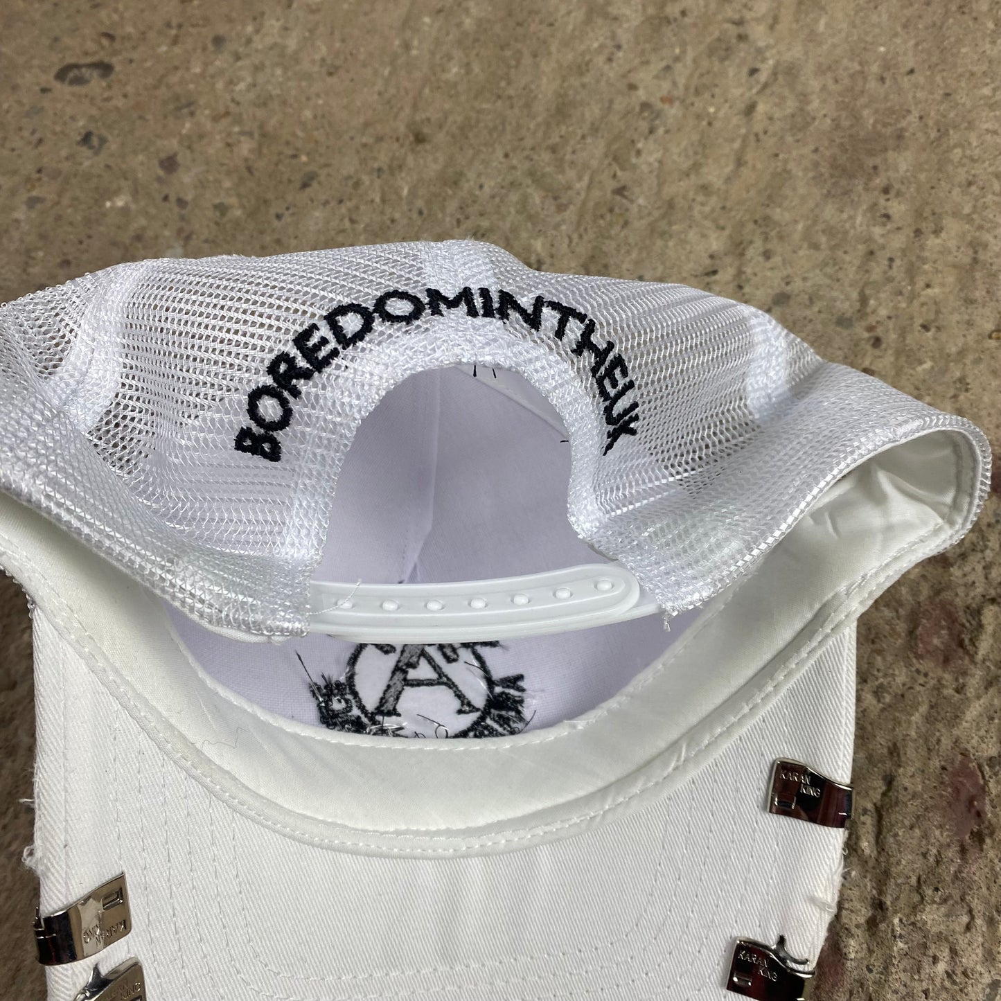 CRASS MAGPIE TRUCKER