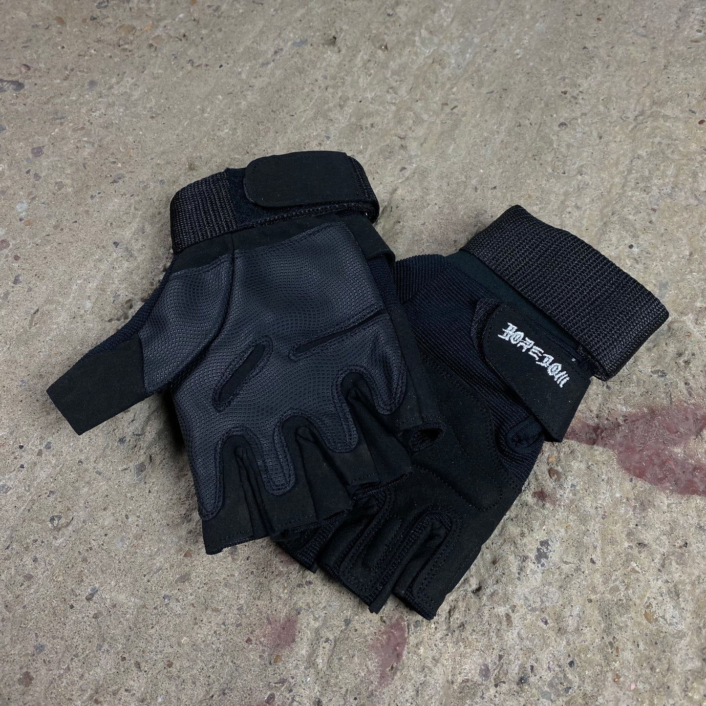 TACTICAL FINGERLESS GLOVES