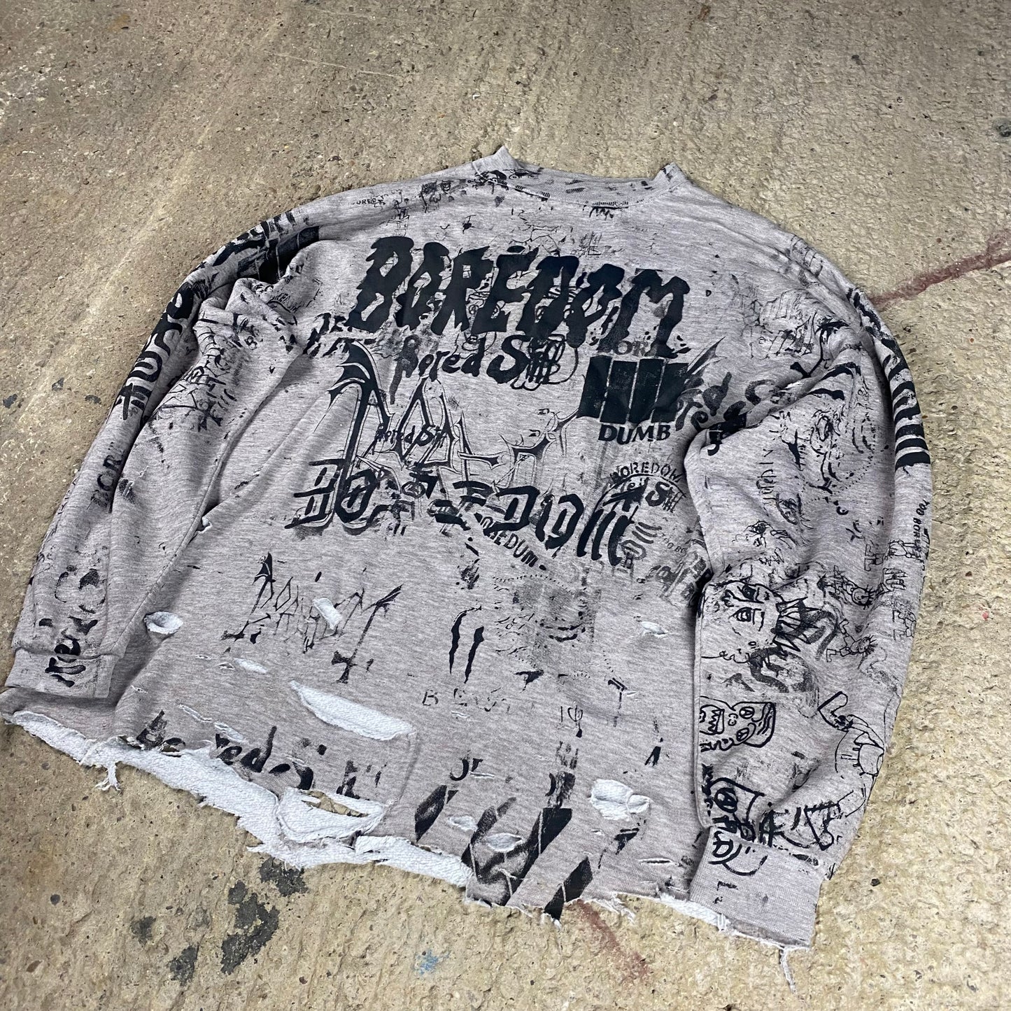 CAT DRAGGED IN JUMPA