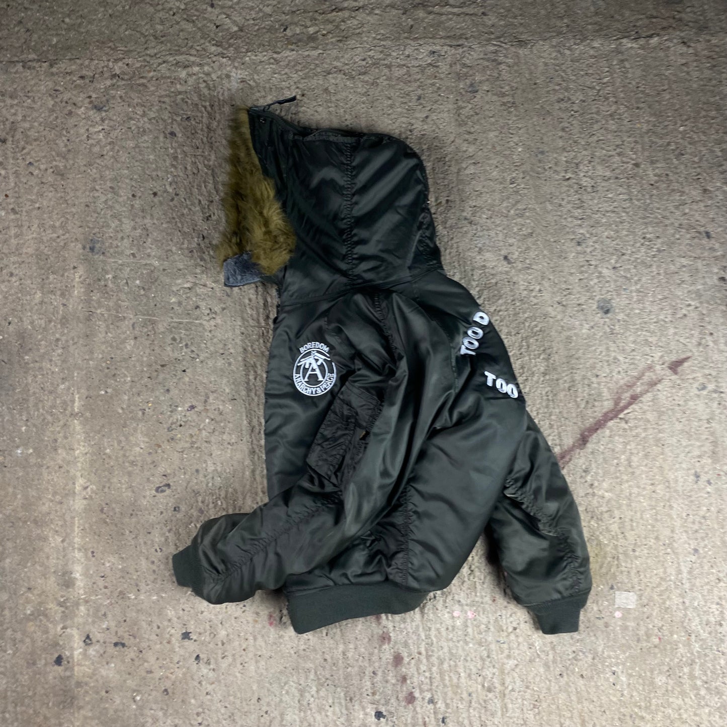 BORING ALPHA ZIP HOOD BOMBER