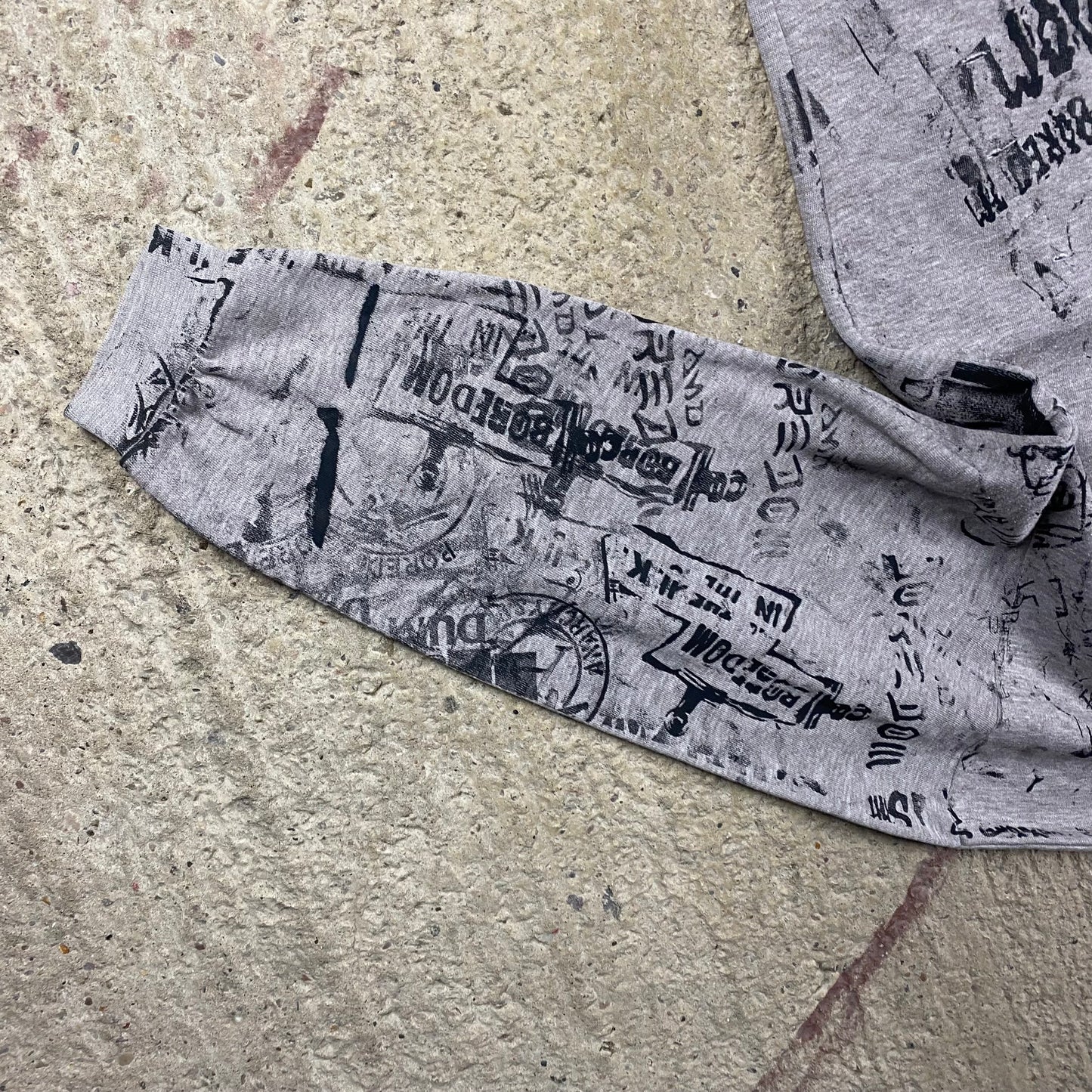 CAT DRAGGED IN JUMPA