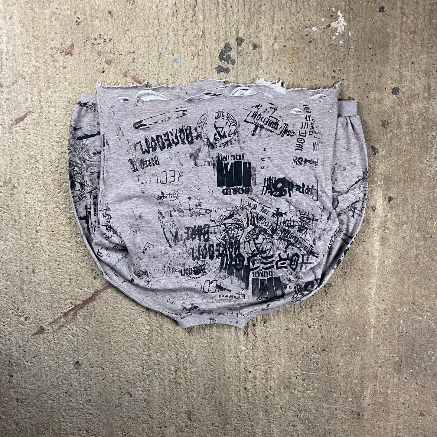 CAT DRAGGED IN JUMPA